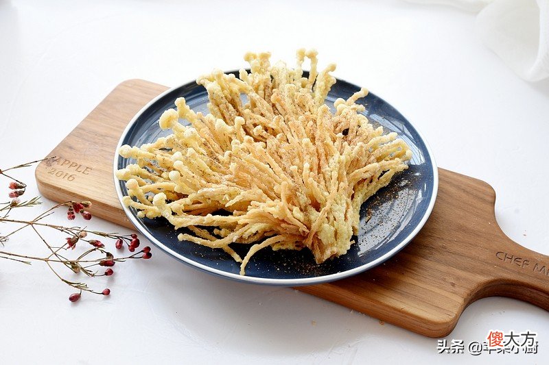 放多久都不会变软的炸金针菇 金针菇炸出来是软的