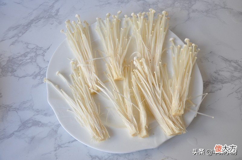放多久都不会变软的炸金针菇 金针菇炸出来是软的