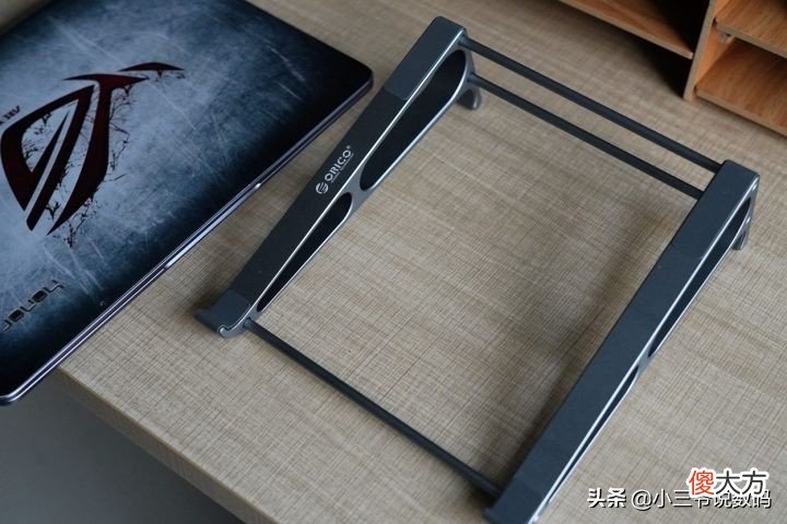 铝合金材质、多功能设计，ORICO立式收纳支架体验