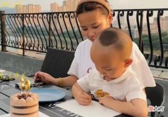 蹭热度？姚策堂嫂为策策庆生，让其来生抓紧爸爸妈妈的手遭嘲讽
