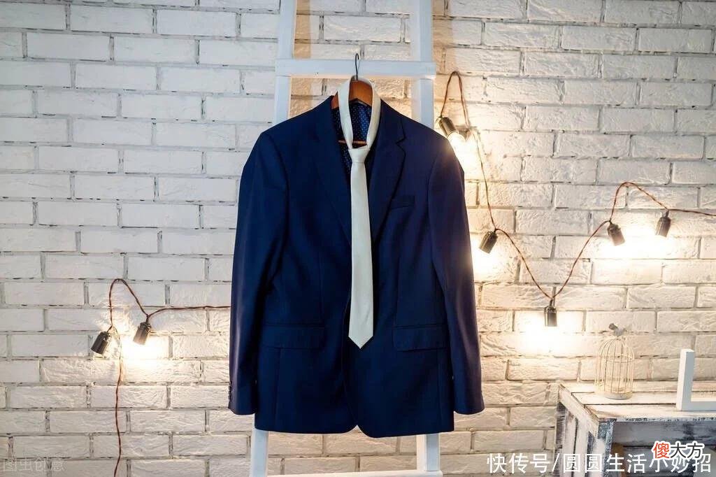 【时尚一点】地摊上20元一件的衣服从哪来?现在知道还不迟,尽早告诉家里人