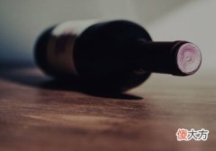 葡萄酒螺旋瓶盖成为刽子手