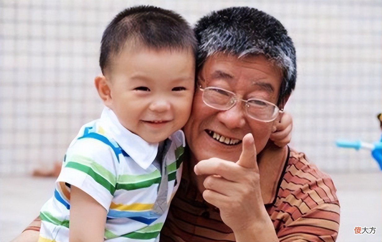孩子越长越像爷爷?可能是和“隔代遗传”有关,宝妈别吃醋