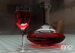 香槟酒是葡萄酒类吗 香槟酒是葡萄酒吗还是白酒