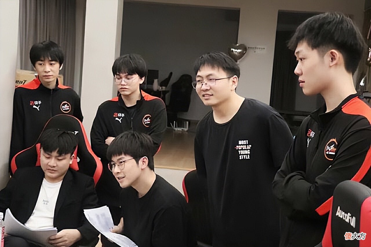 【游戏世界】KSG输给Hero久竞拿首败,晚星被质疑实力不行,拖累啊泽证明自己