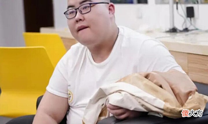 【游戏迷】小胖拜师小小娥,平日里最喜欢做一件事,各大绝活主播都害怕