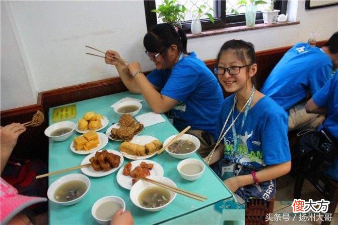 “老北京”的最爱，外地人闻来酸爽刺鼻难于下咽的那一碗豆汁儿