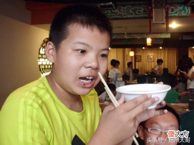 “老北京”的最爱，外地人闻来酸爽刺鼻难于下咽的那一碗豆汁儿