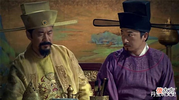 【历史故事】小孩爬上龙椅,皇帝问他:天子好当吗?小孩靠四字保命,终登皇位