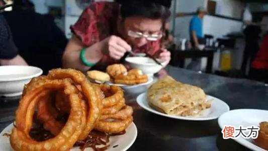 外地人眼中北京砒霜，如果是第一次喝北京豆汁，一定不要喝凉的