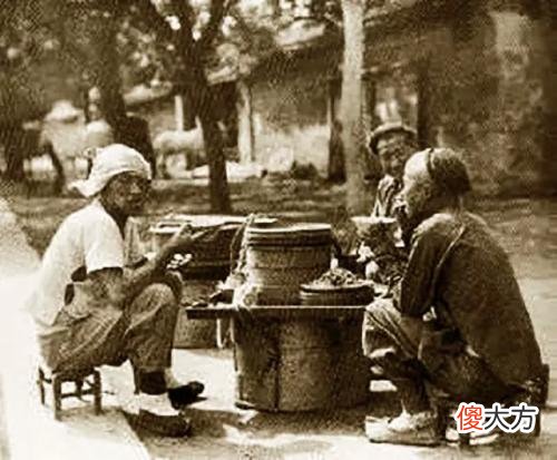 外地人眼中北京砒霜，如果是第一次喝北京豆汁，一定不要喝凉的