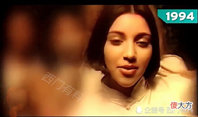 【爱历史】13岁的金卡戴珊和9岁的女儿小西北长的真像。