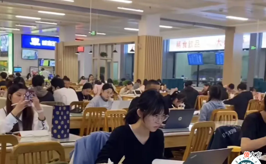 国内某211名校食堂的一组偷拍照曝光，我明白了读书的意义