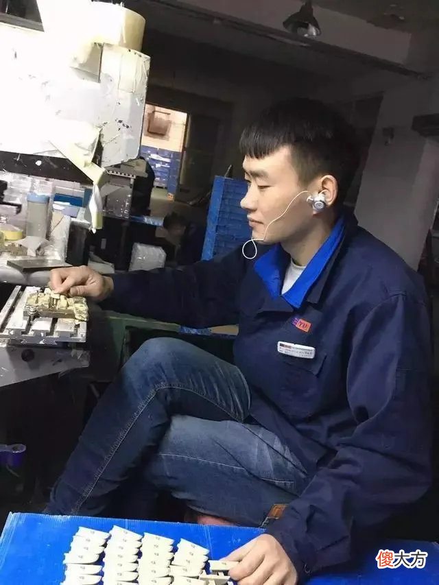 国内某211名校食堂的一组偷拍照曝光，我明白了读书的意义