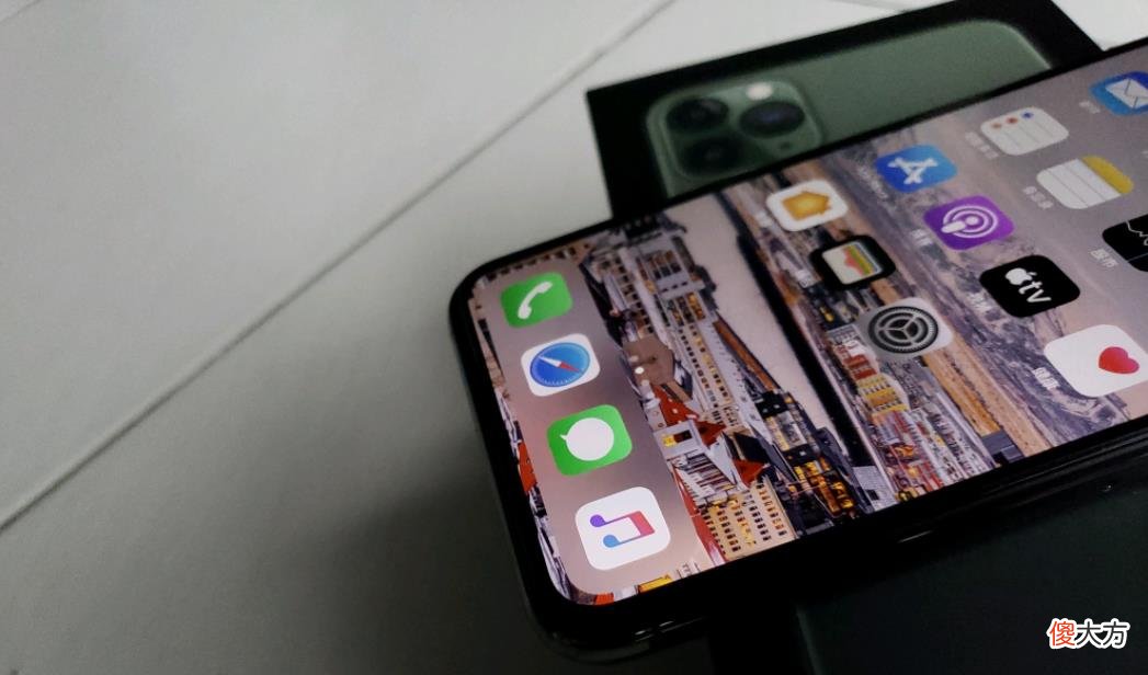 苹果iphone11屏幕滑不动 苹果11屏幕左右滑不动