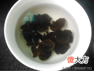 干木耳泡多久了会中毒 干木耳泡多久有毒会怎样