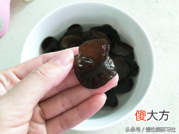 干木耳泡多久了会中毒 干木耳泡多久有毒会怎样