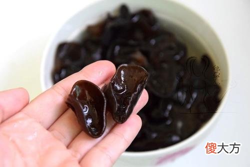 黑木耳泡久了 黑木耳泡久了炒熟还有毒吗
