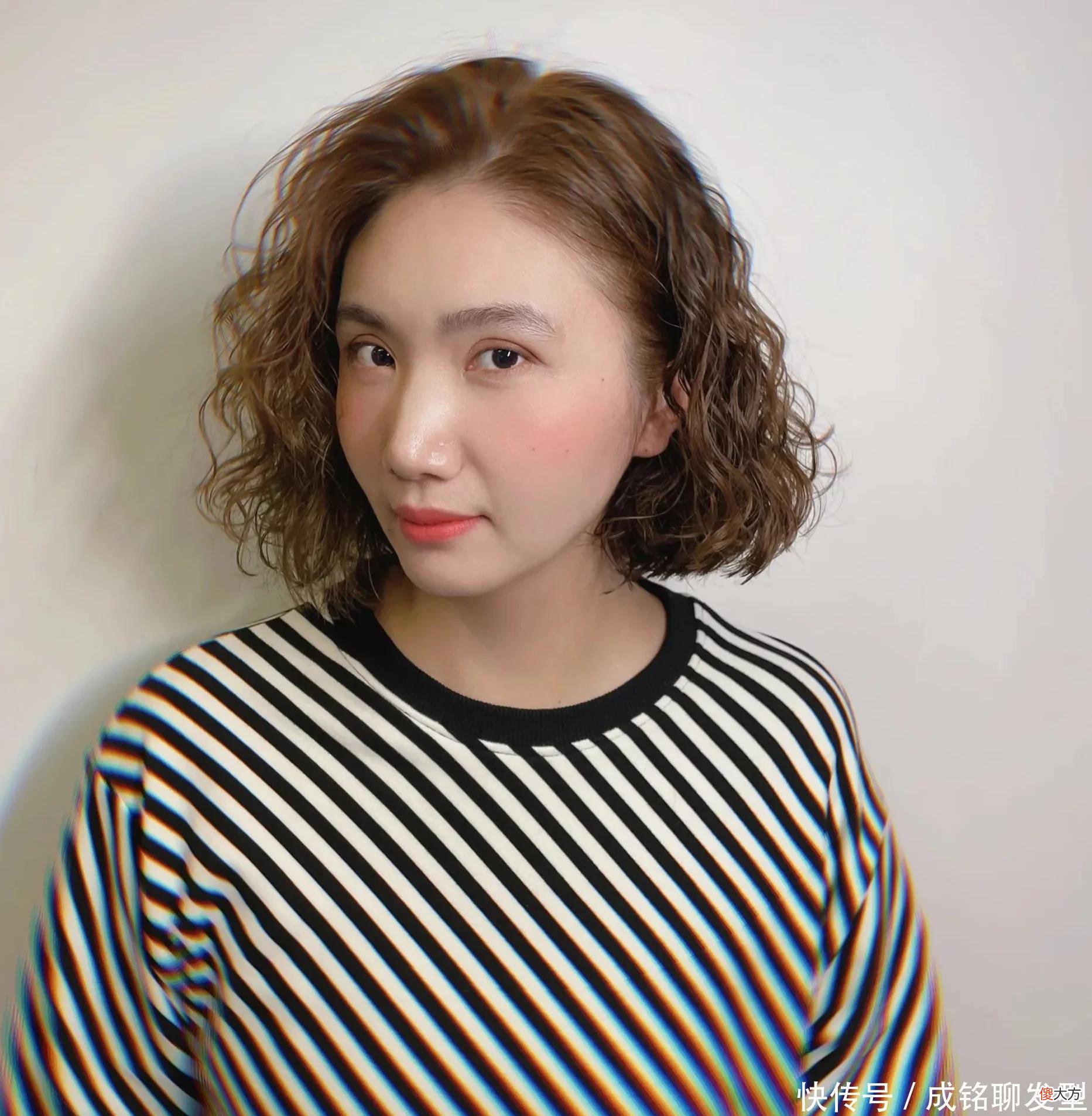【就爱时尚】中年女人白发越来越多，你会选择染发吗？托尼老师给出4个建议