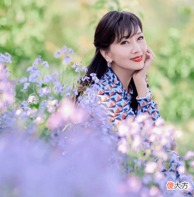 【就爱时尚】赵雅芝晒职场装造型，分分钟演绎绝美气息，分分钟演绎霸气和美感