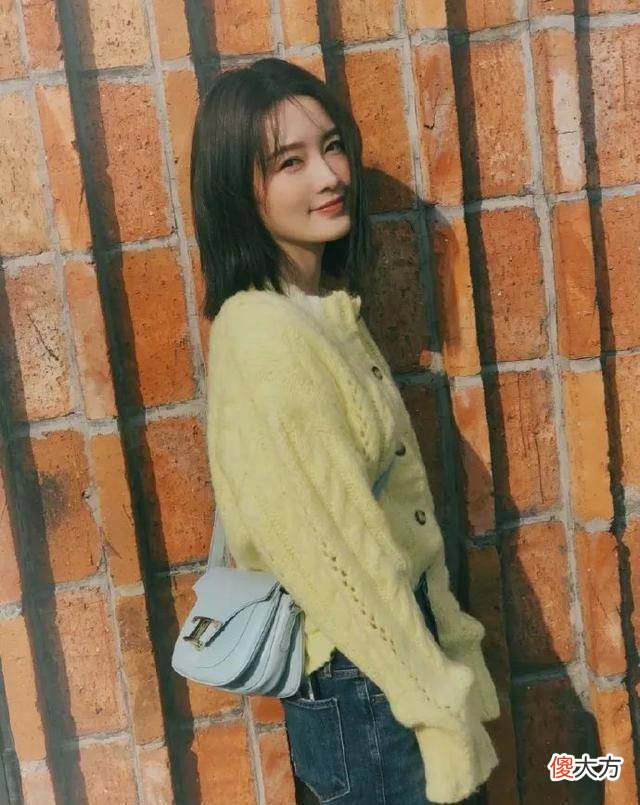 【就爱时尚】身材不够好的女生不要单穿修身款针织开衫，穿起来不会太老气
