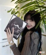 【就爱时尚】身材不够好的女生不要单穿修身款针织开衫，穿起来不会太老气