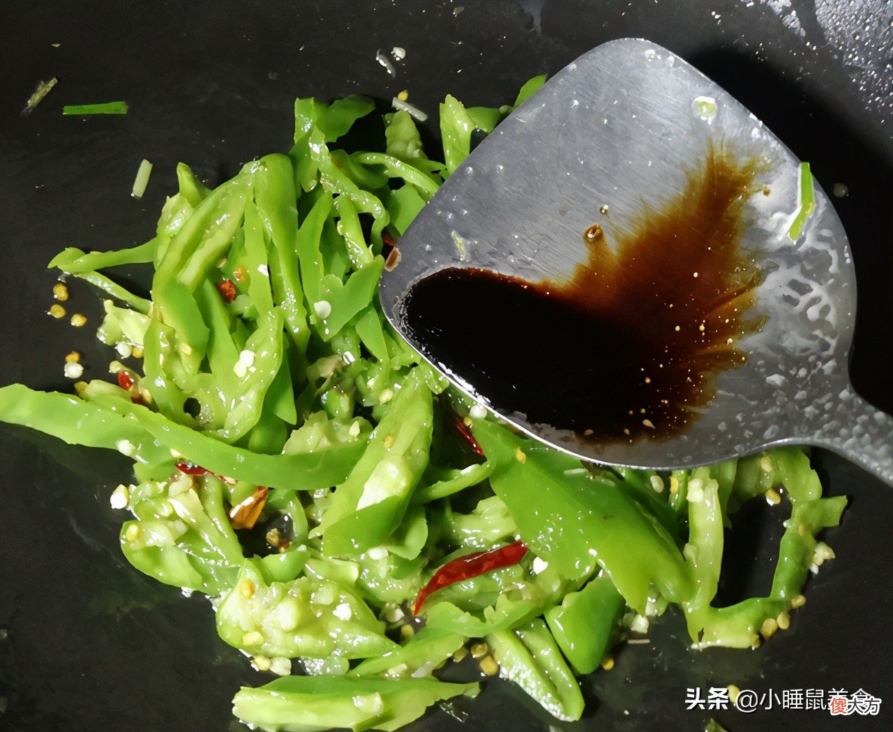 鲜嫩美味的驴肉炒青椒 驴肉炒青椒怎么做好吃