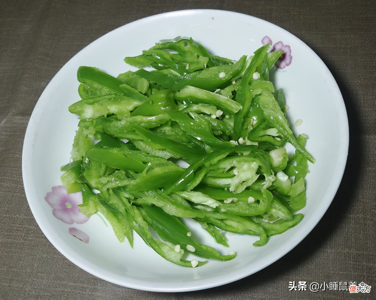 鲜嫩美味的驴肉炒青椒 驴肉炒青椒怎么做好吃
