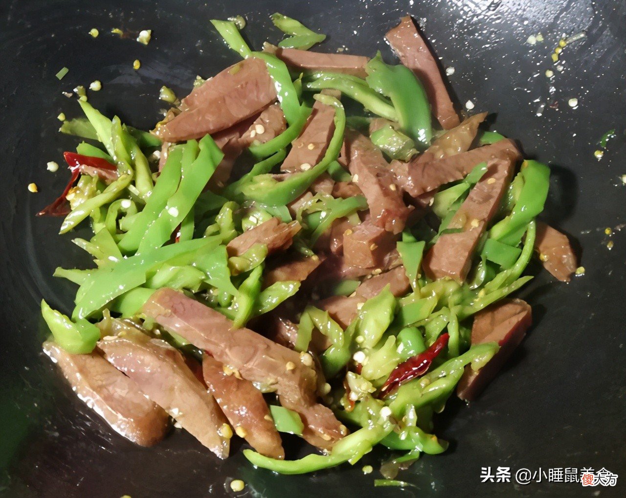 鲜嫩美味的驴肉炒青椒 驴肉炒青椒怎么做好吃