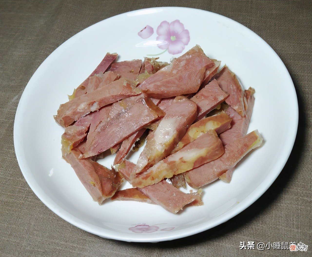 鲜嫩美味的驴肉炒青椒 驴肉炒青椒怎么做好吃