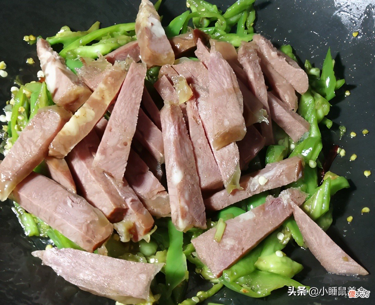 鲜嫩美味的驴肉炒青椒 驴肉炒青椒怎么做好吃