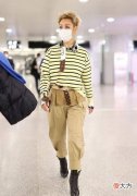 【就爱时尚】外套+毛衣混搭look越发吸睛