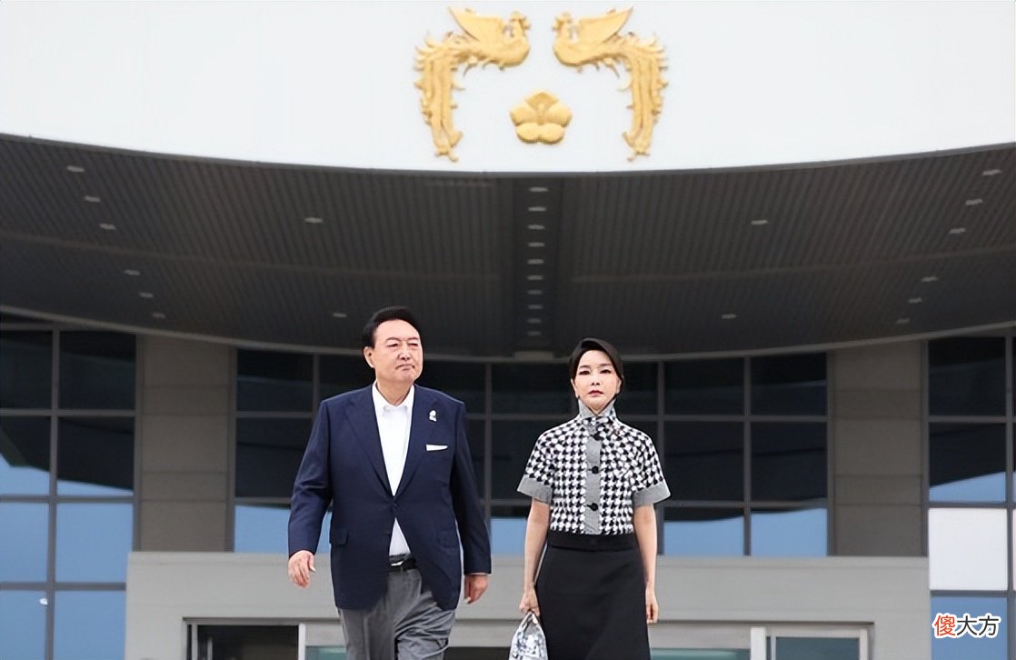 【时尚一点】韩最美第一夫人挑大梁!又去拜访全斗焕夫人,衣服皱巴巴罕见翻车