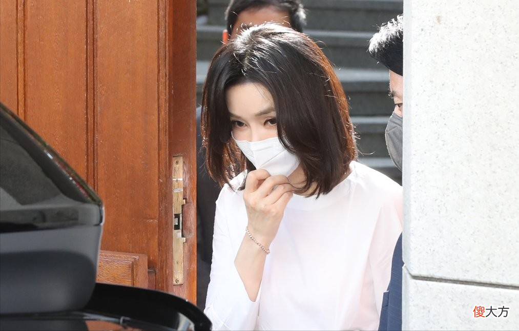 【时尚一点】韩最美第一夫人挑大梁!又去拜访全斗焕夫人,衣服皱巴巴罕见翻车