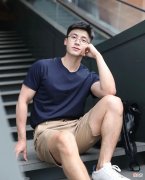 【就爱时尚】男人不管多大年纪，少穿这3种“假时髦”的颜色，会显油腻又土气