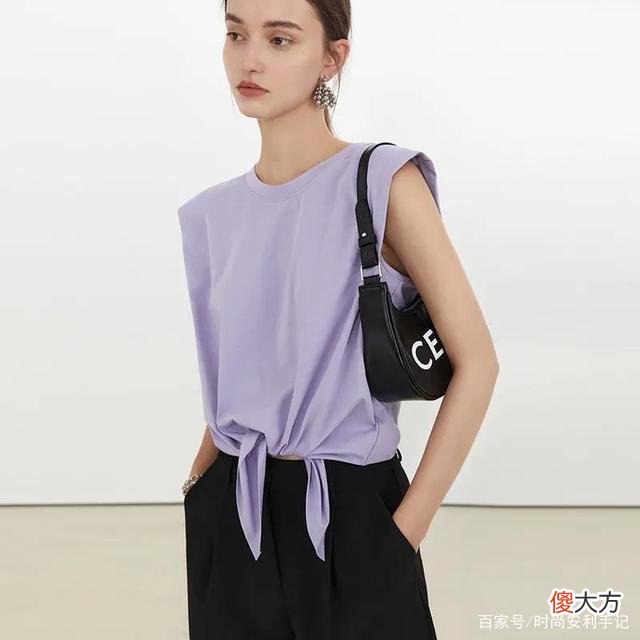 【时尚一点】今年流行糖果色T恤，套装的穿搭干货，照着学就够