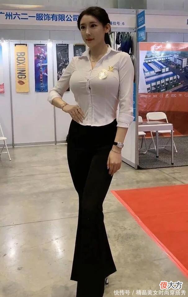 【时尚一点】白衬衫配上喇叭裤，时髦美女穿出不一样的质感
