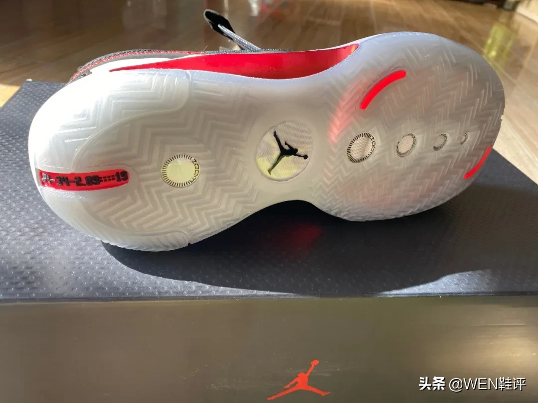 从历史最轻到回归OG！AJ34SE到底做出了哪些性能升级？