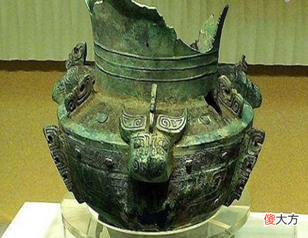 识读4500年伊拉克金器上的中文字，解密三星堆“牛人”和“羊人”