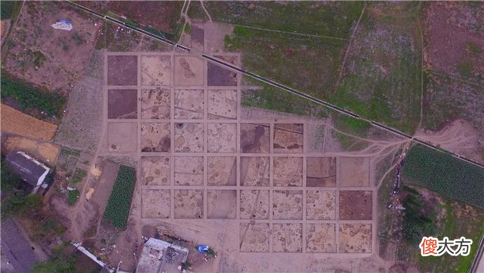 识读4500年伊拉克金器上的中文字，解密三星堆“牛人”和“羊人”