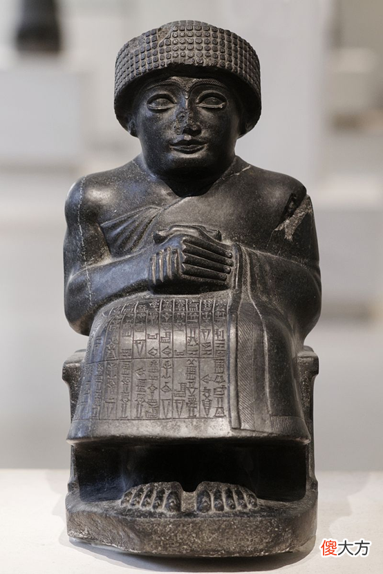 识读4500年伊拉克金器上的中文字，解密三星堆“牛人”和“羊人”
