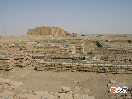 识读4500年伊拉克金器上的中文字，解密三星堆“牛人”和“羊人”