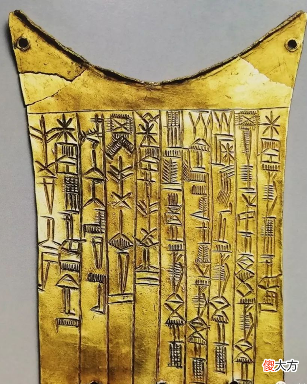 识读4500年伊拉克金器上的中文字，解密三星堆“牛人”和“羊人”