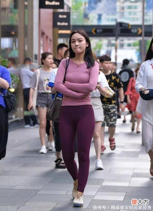 【就爱时尚】酷装扮的瑜伽裤充满青春的时尚活力，展示时尚风情，精致时尚