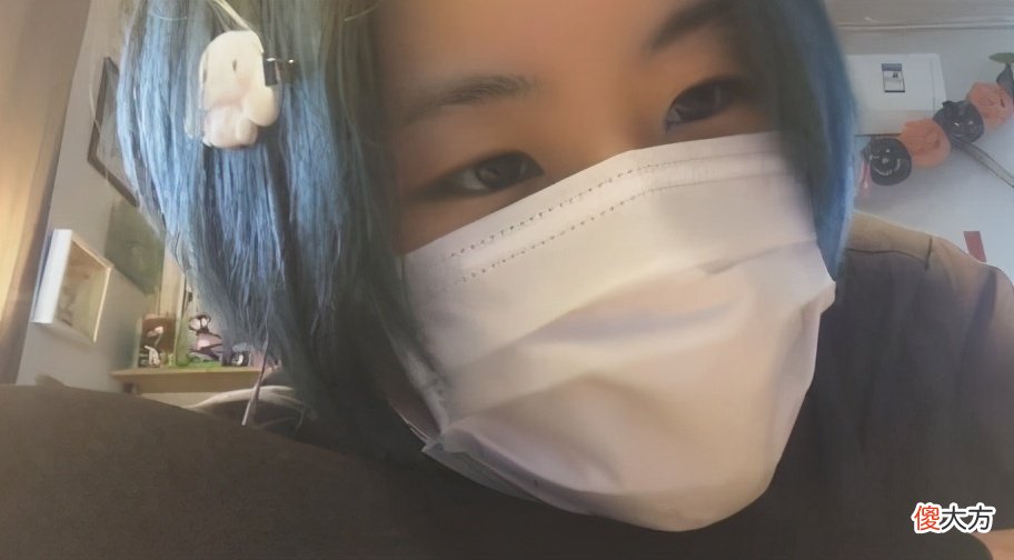 窦佳嫄未成年喝酒纹身，得厌食症身上布满抓痕，是通透还是叛逆？