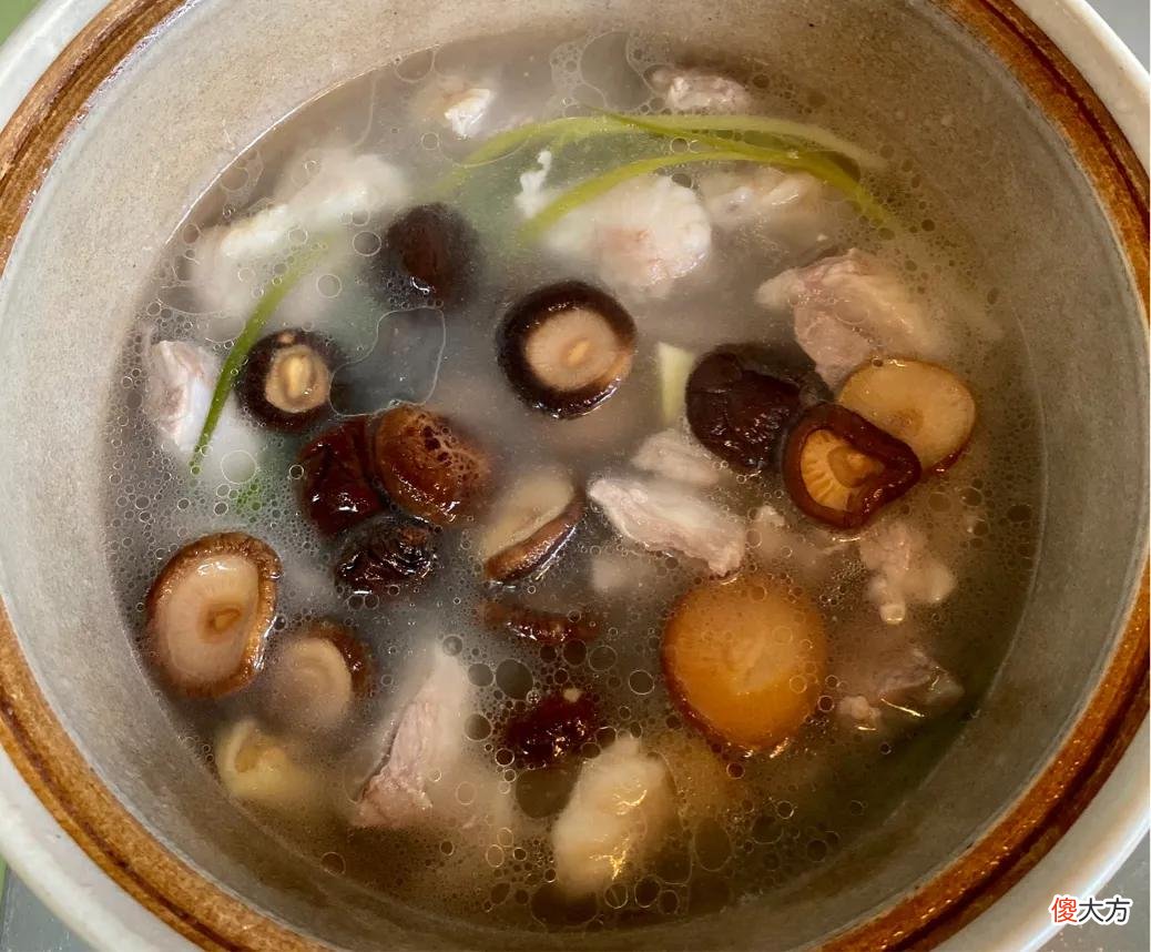 和两样干菌菇一起炖 干蘑菇和什么一起炖好吃