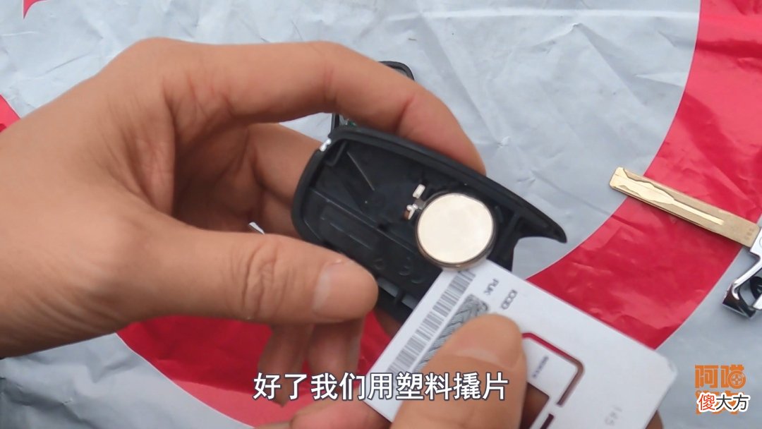 车钥匙没电了 车钥匙没电了怎么开门
