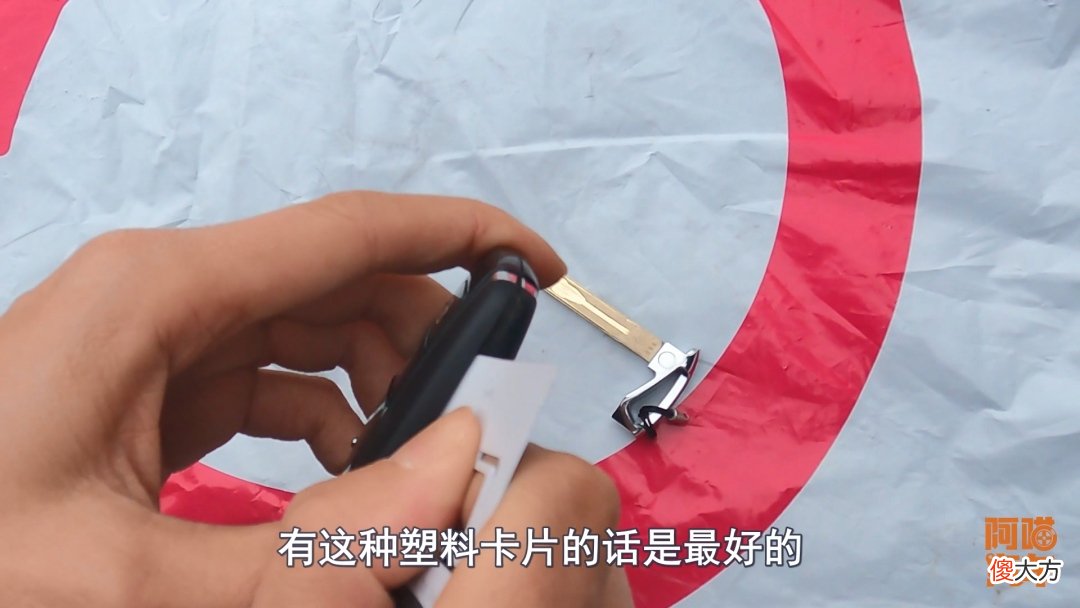 车钥匙没电了 车钥匙没电了怎么开门