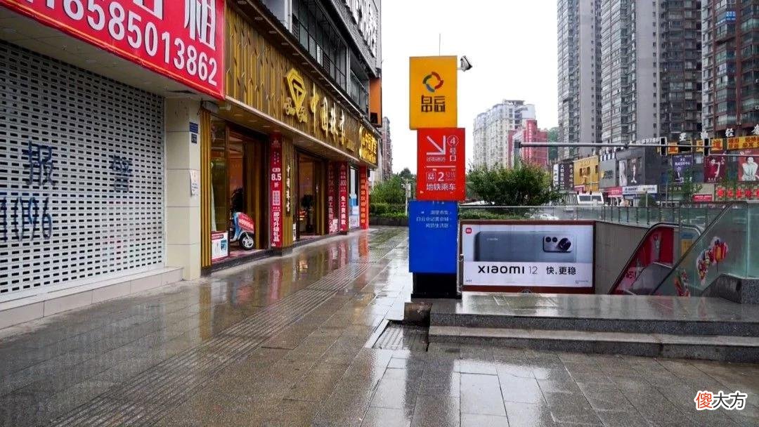 【时尚一点】金戒指戴了十几天，部分掉色成了“银”戒指？商家：怀疑泡了温泉