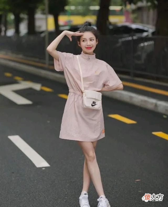 【就爱时尚】夏季穿搭要有精致感，可以选择合适的连衣裙，温柔又有女人味